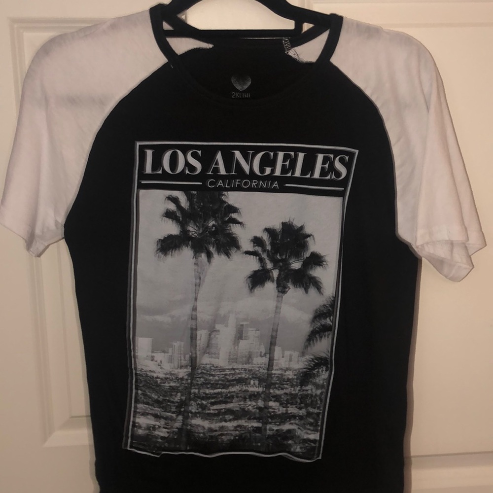 graphic black and white shirt sleeve tee